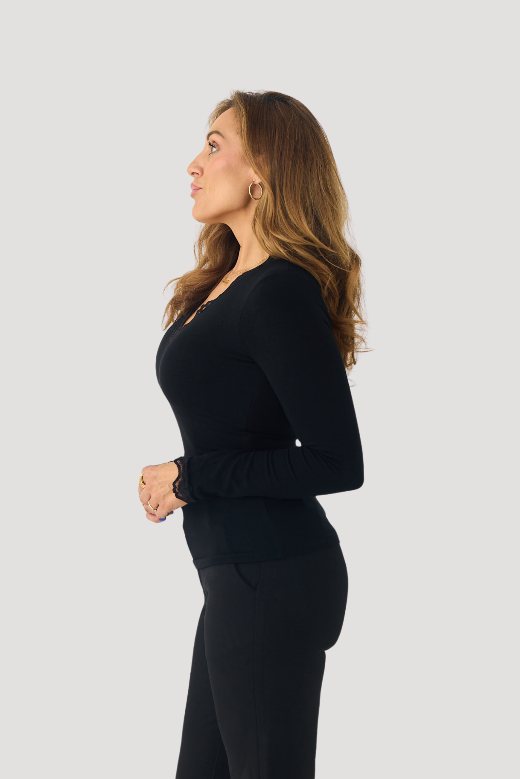 LACE V-NECK LONG SLEEVE